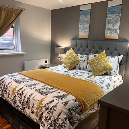 Cockledora, A Luxury Ground Floor Beachfront Apartment ラネリー エクステリア 写真