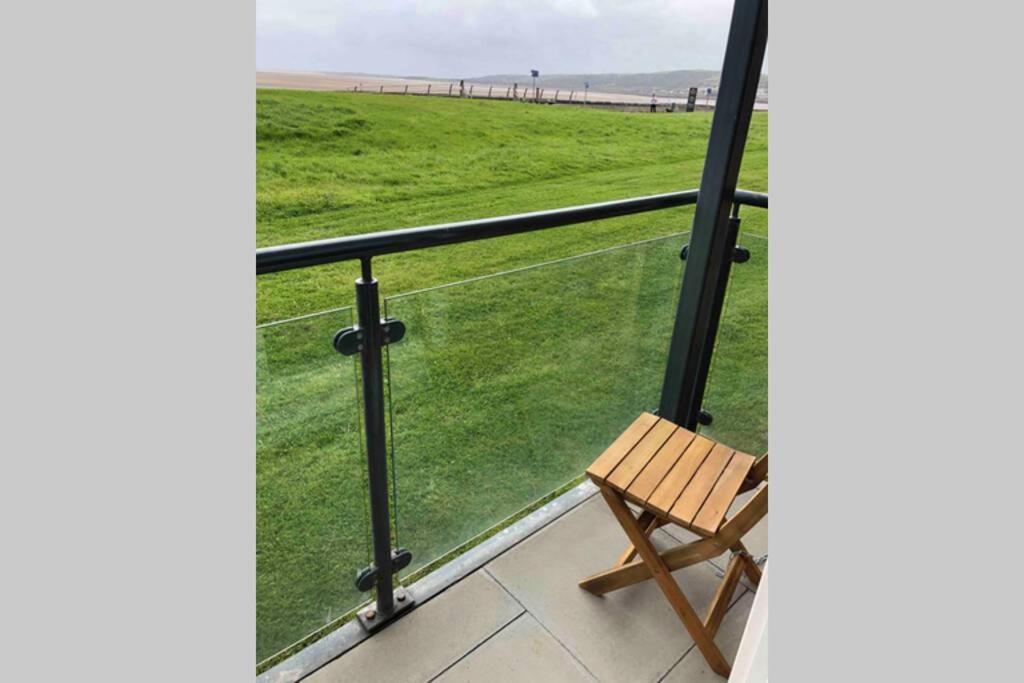 Cockledora, A Luxury Ground Floor Beachfront Apartment ラネリー エクステリア 写真