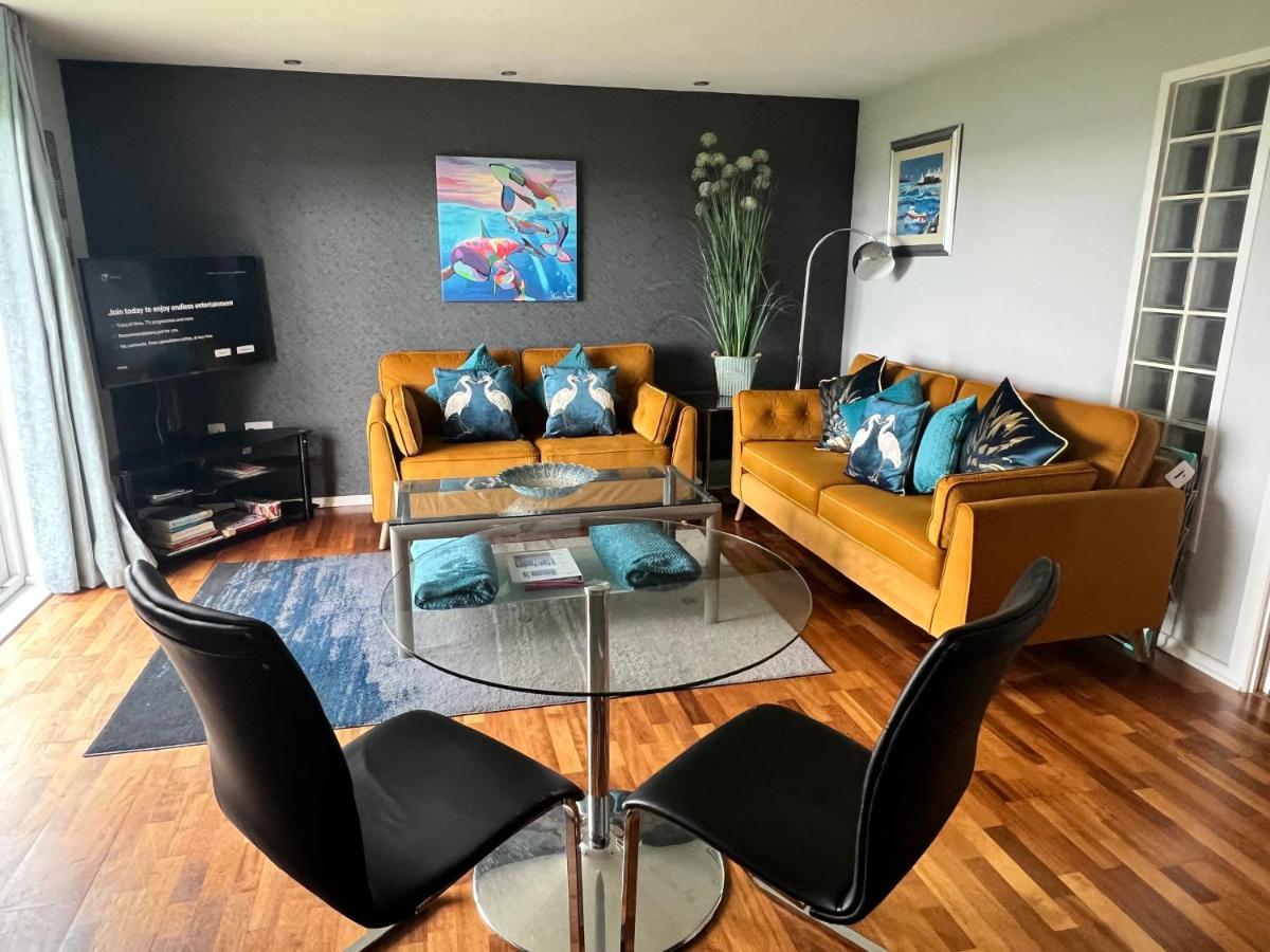 Cockledora, A Luxury Ground Floor Beachfront Apartment ラネリー エクステリア 写真