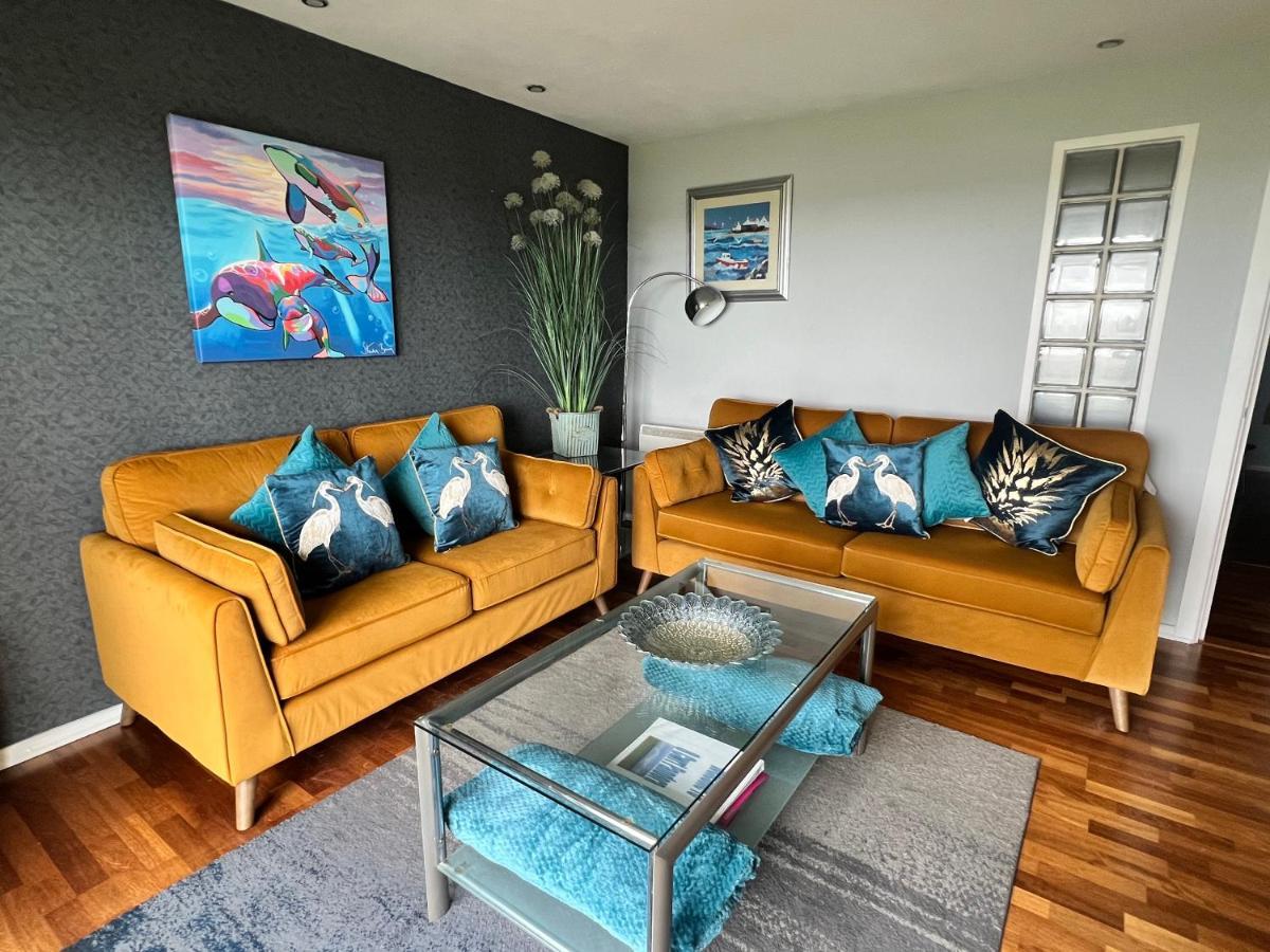 Cockledora, A Luxury Ground Floor Beachfront Apartment ラネリー エクステリア 写真