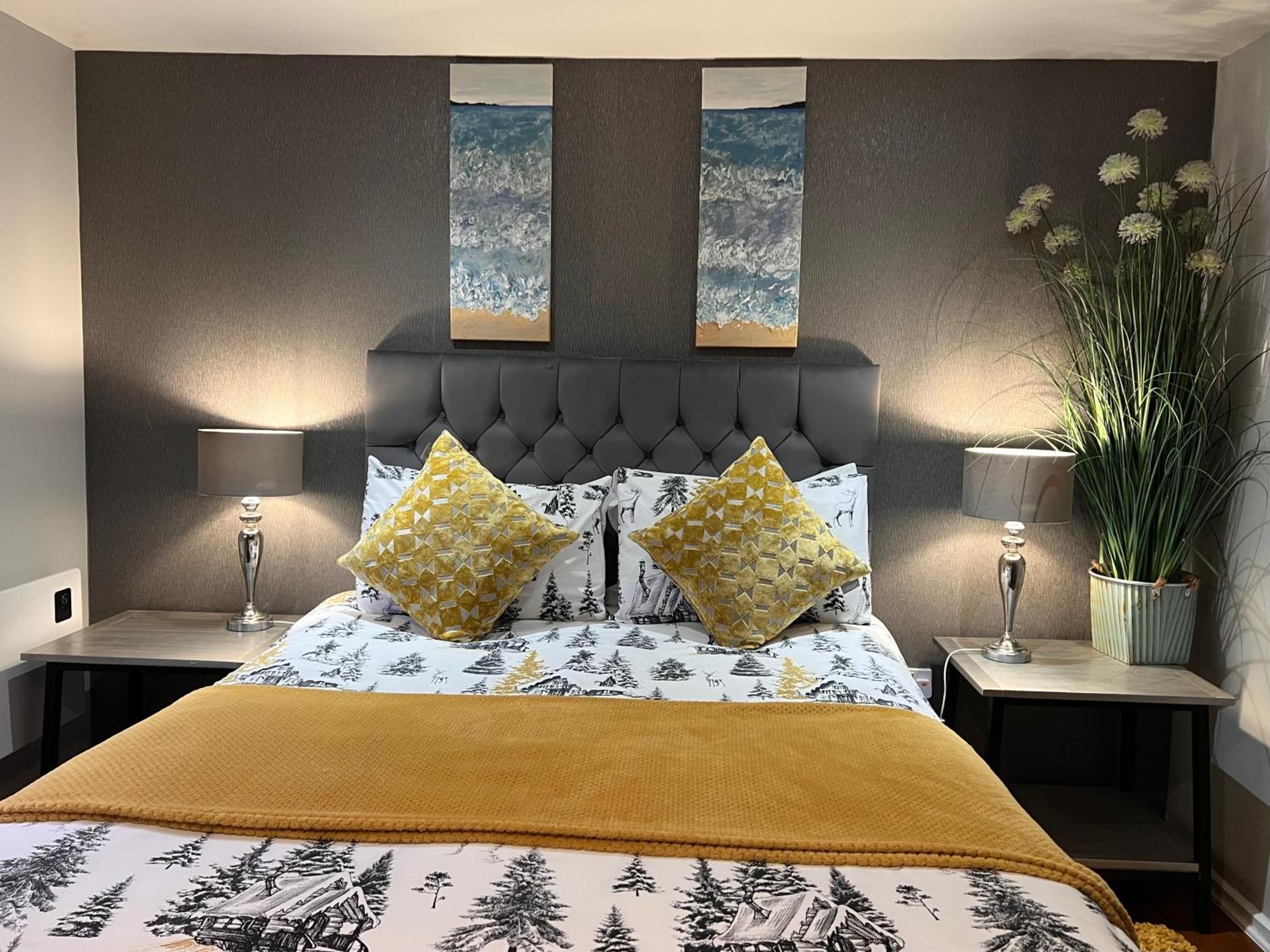 Cockledora, A Luxury Ground Floor Beachfront Apartment ラネリー エクステリア 写真